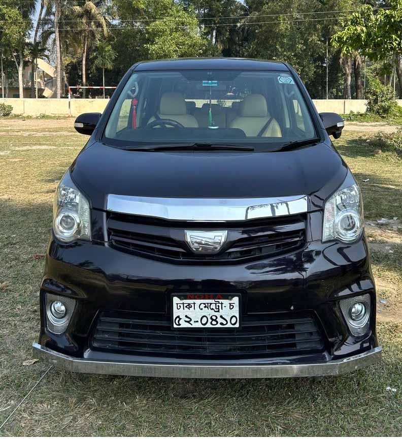 Toyota Noah Si 2012